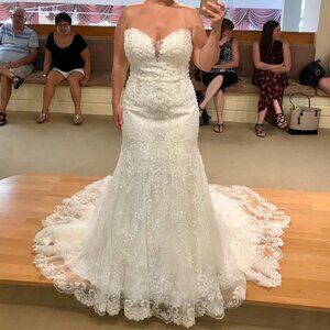 Stefan Jolie bridal gown, label size 14 US, Street size 12 US, Color Ivory